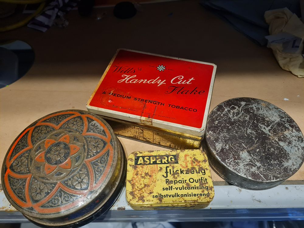 Lot 360: Vintage collection of tins