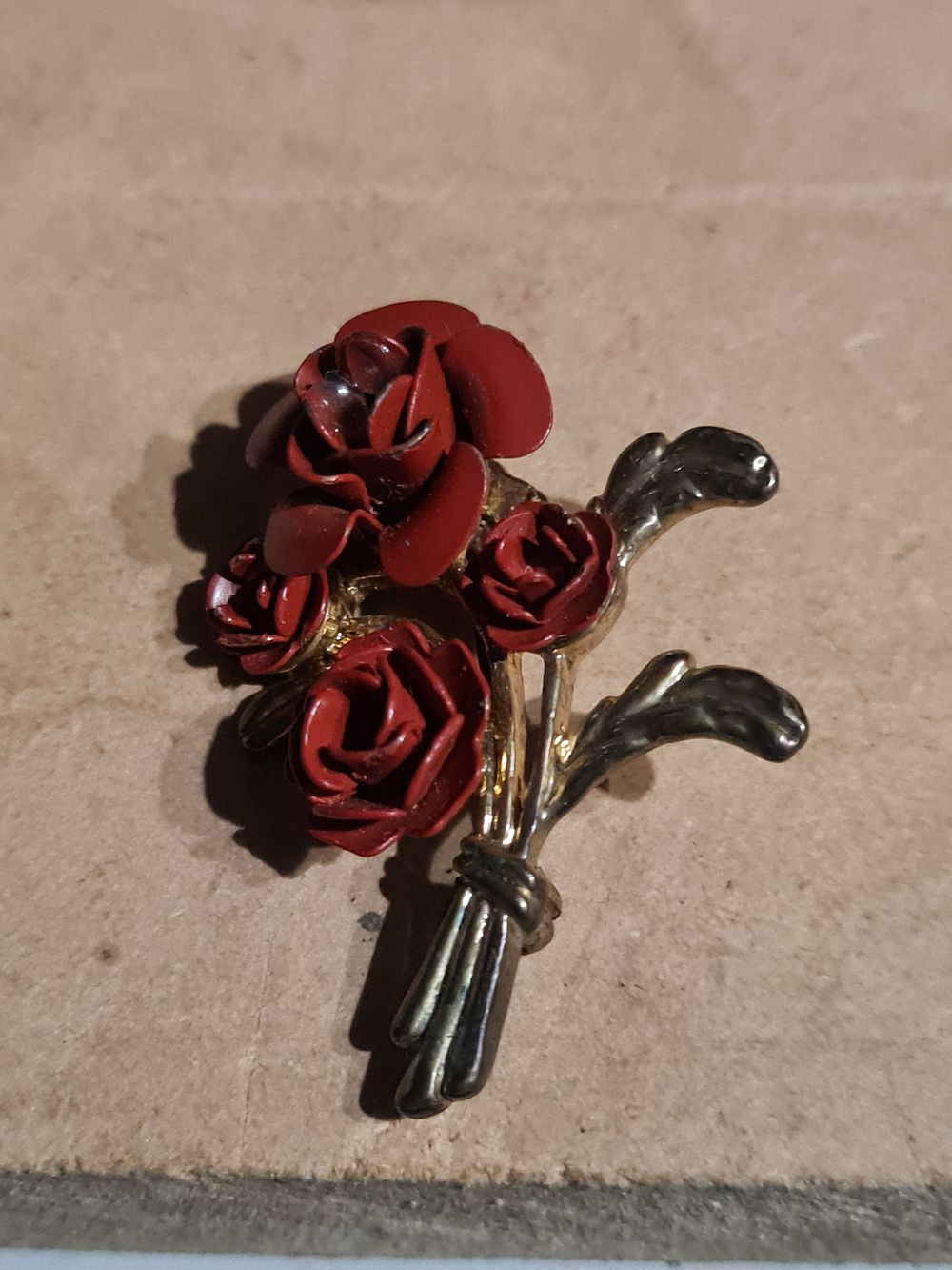 Lot 363: Vintage flower brooch