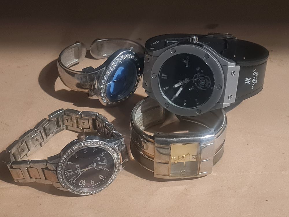 Lot 386: Watch lot
