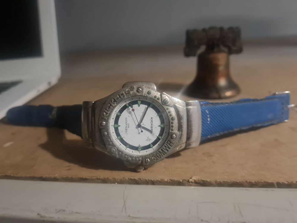 Lot 387: Kickers watch