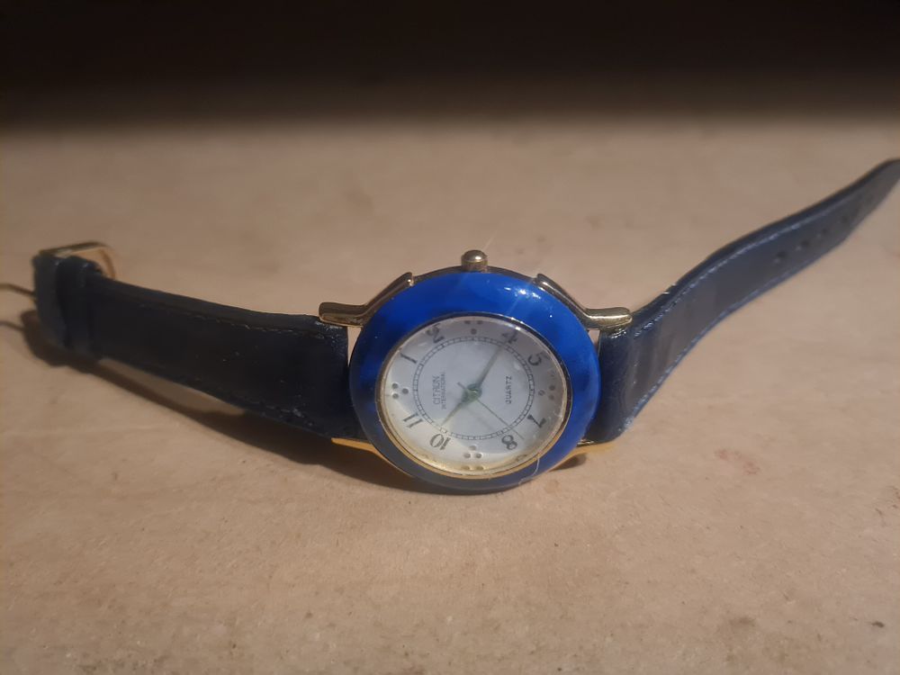 Lot 388: Citron watch