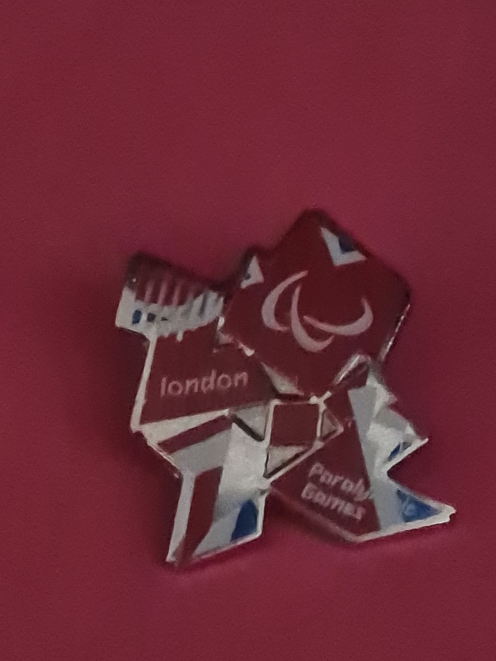 Lot 64d: London games badge