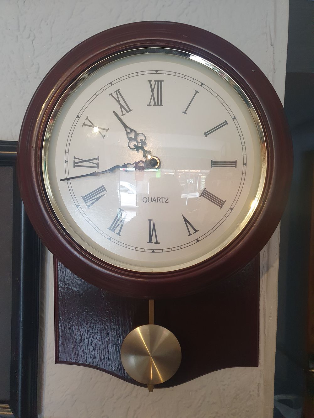 Lot 133: Quartz wall clock