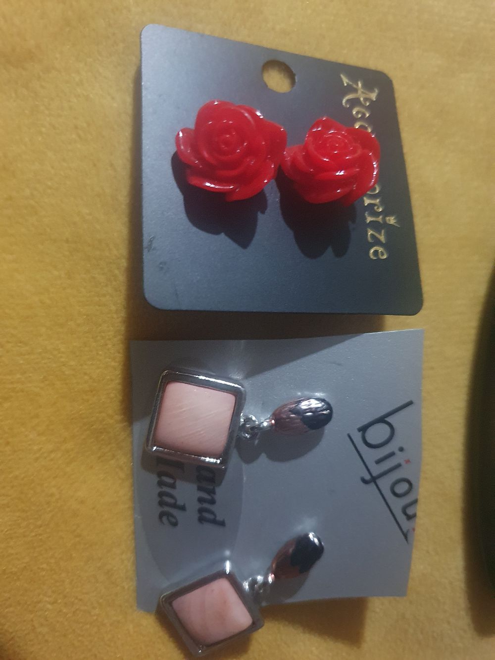 Lot 176: 2 new earings