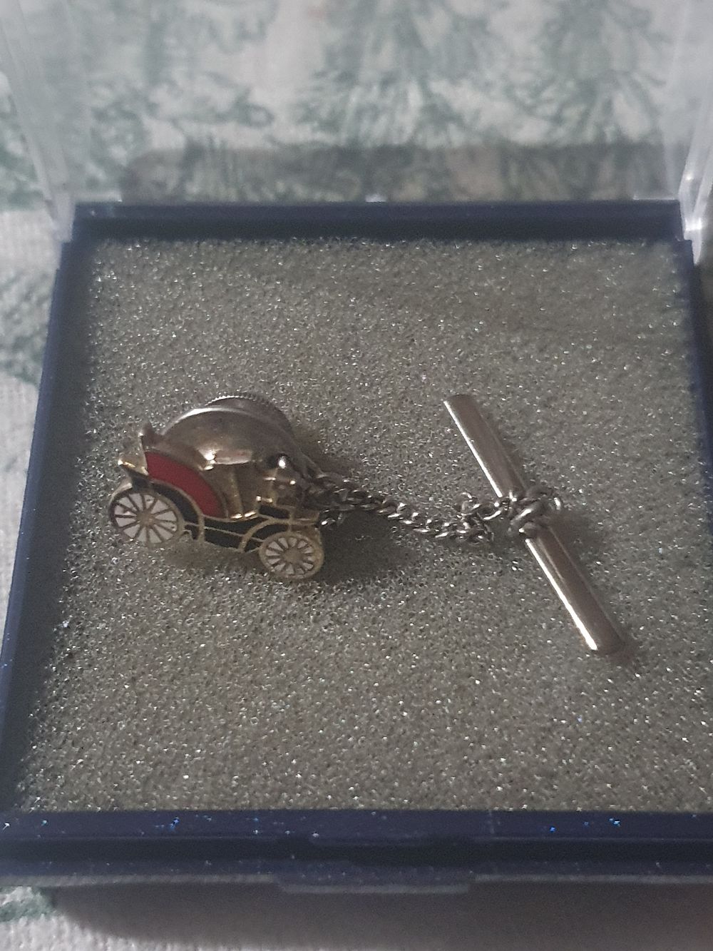 Lot 177: Vintage cufflink