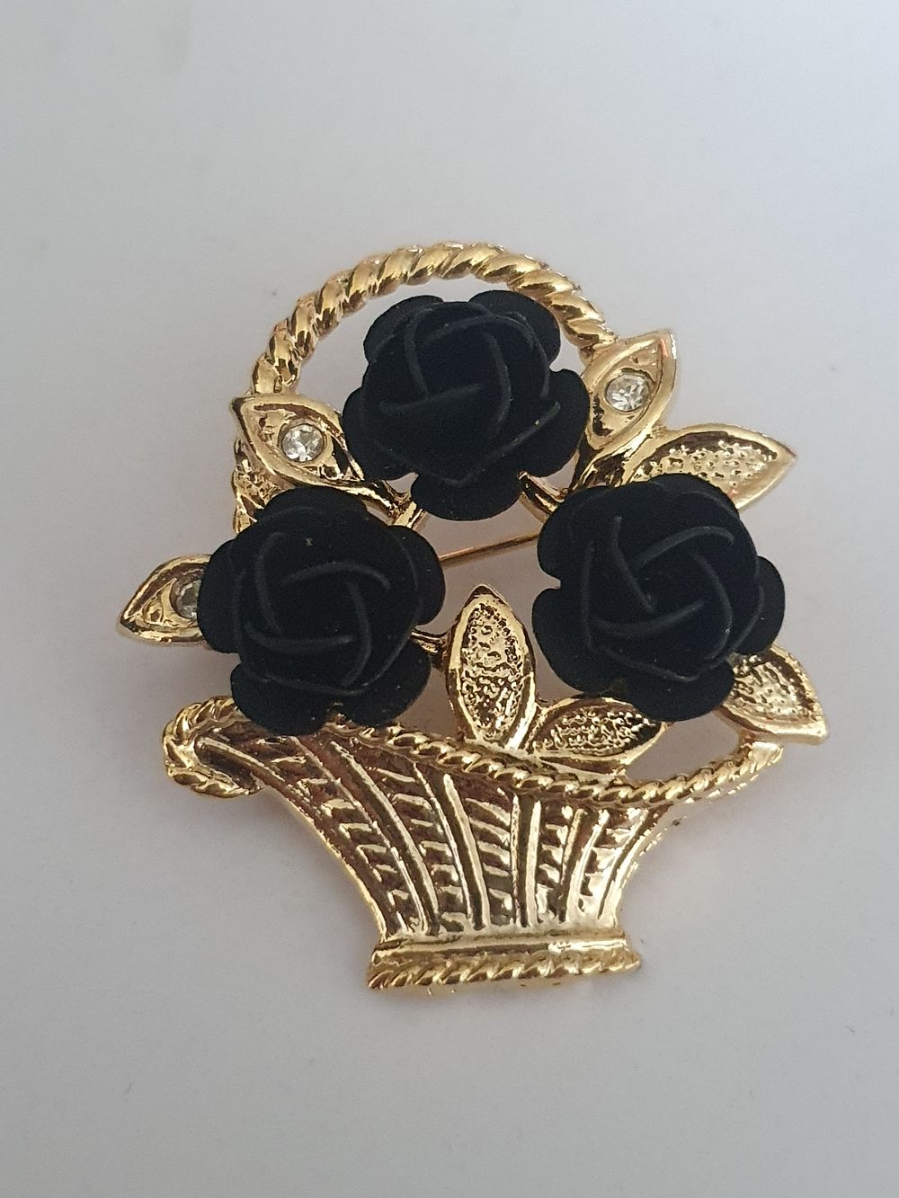 Lot 272: Vintage flower broach