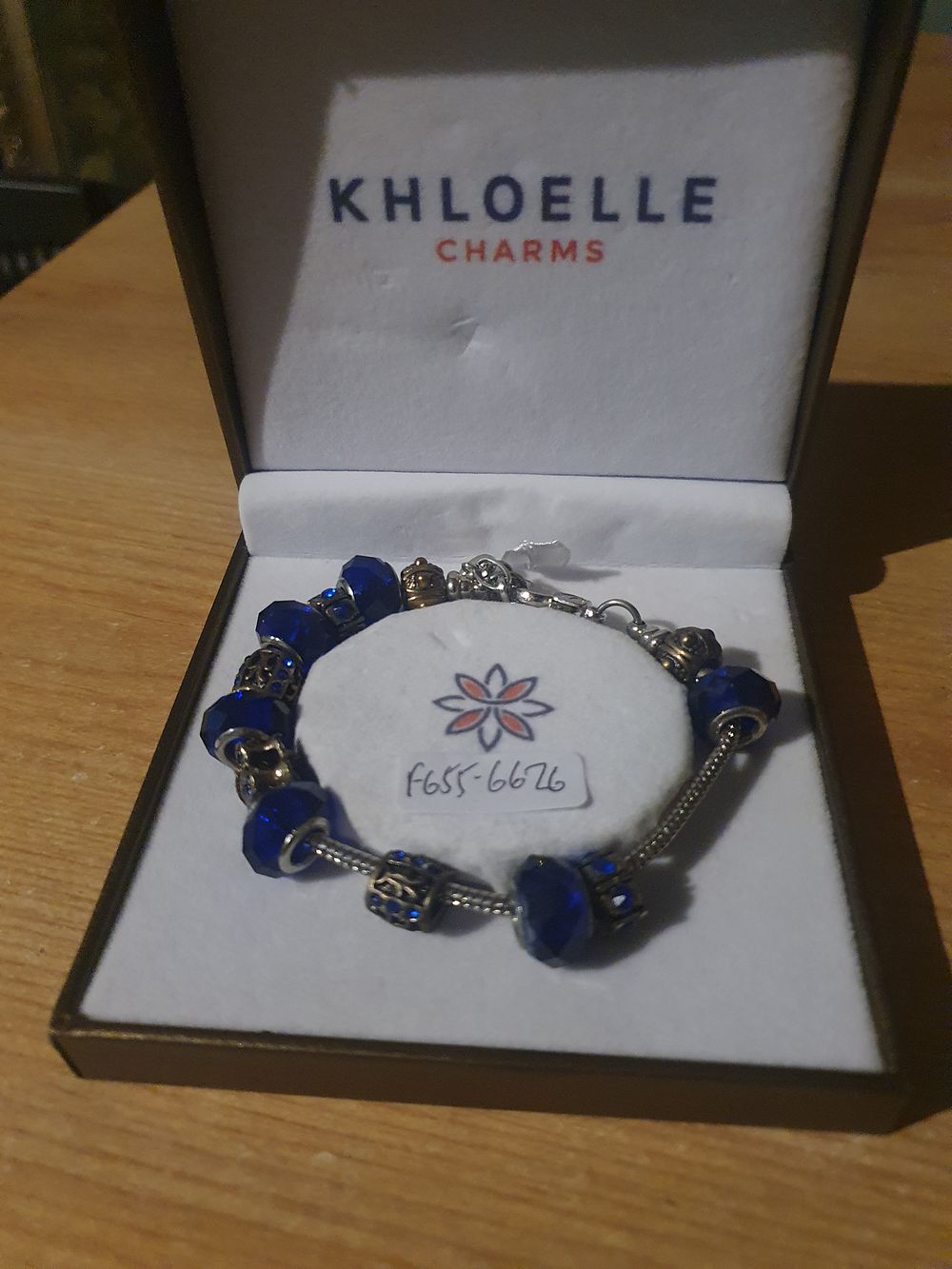 Lot 397: Ladies bangle