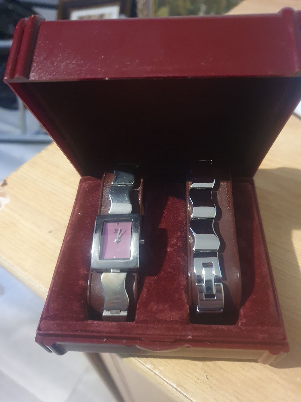 Lot 419: Boxed carvel watch set