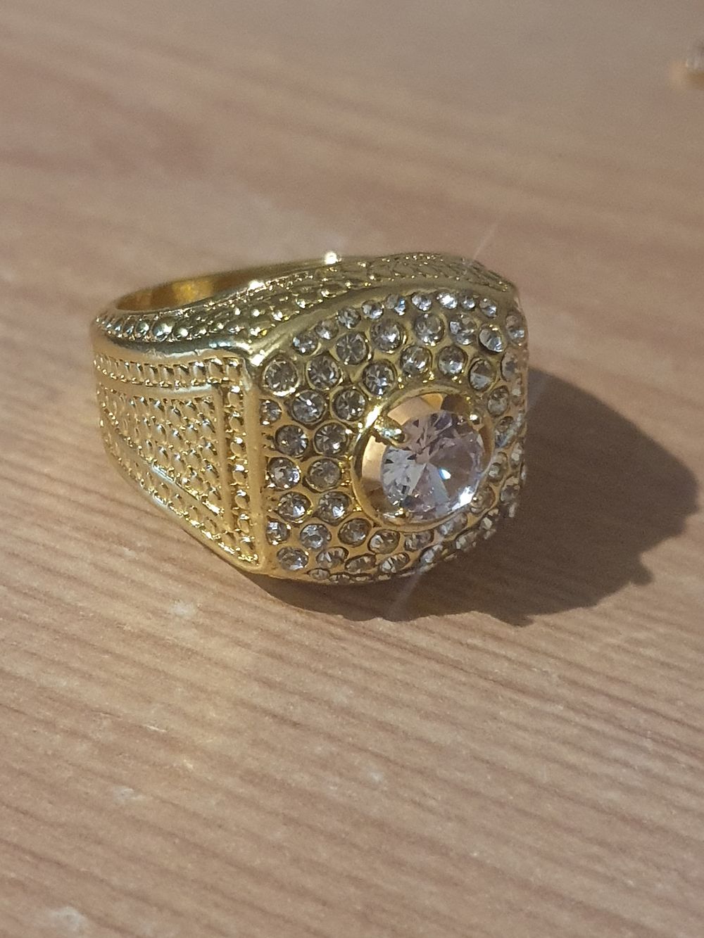 Lot 424: Heavy duty gents ring