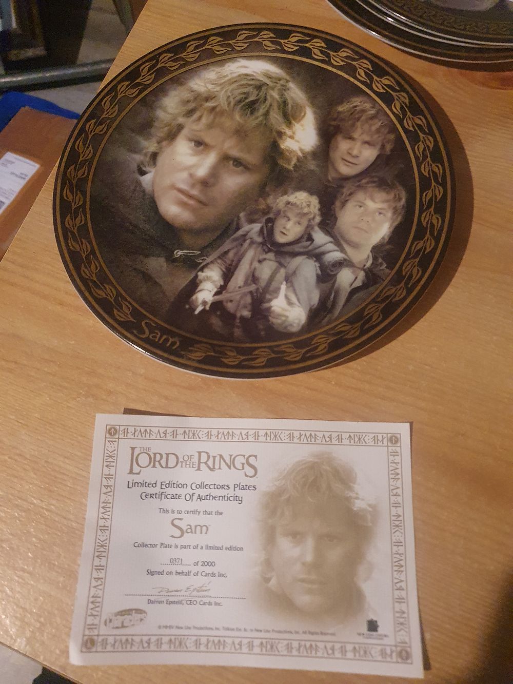 Lot 155e: Limited edition Lord of the rings collecters plate