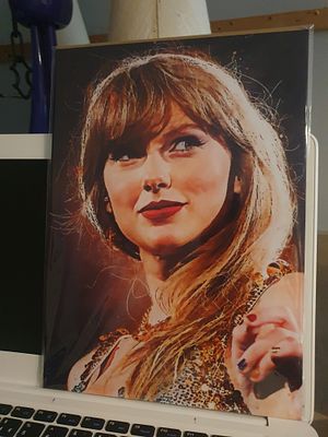 Taylor swift High Gloss Print in protective cardboard sleeve