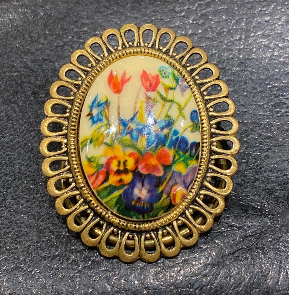 Lot 177y: Vintage scarf clip
