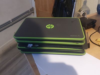 Bundle of laptops. Spares or repairs