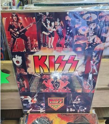 Kiss High Gloss in cardboard sleeve