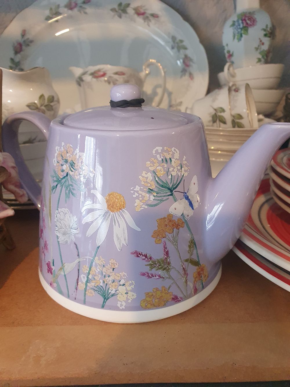 Lot 463: Teapot