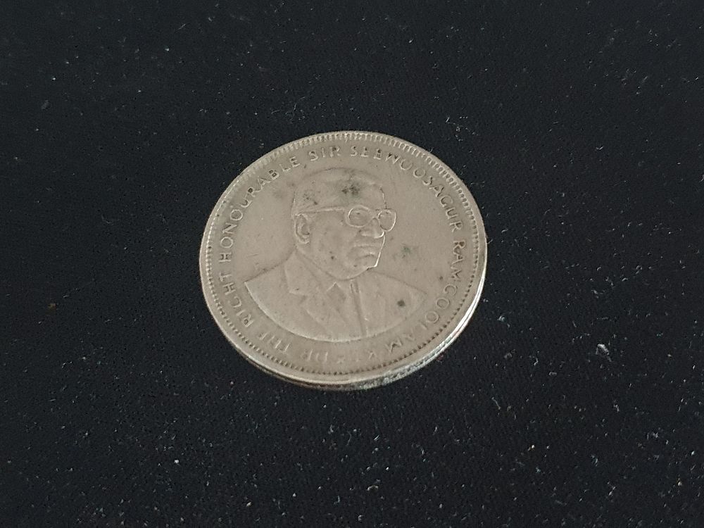 Lot 469: Vintage coin