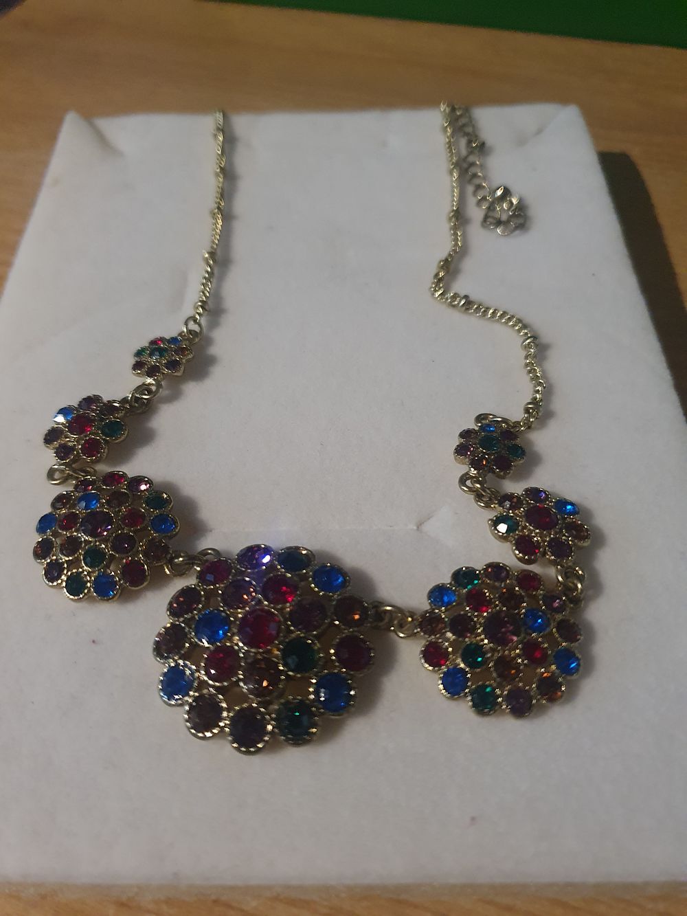Lot 201: Beautiful diamante chain
