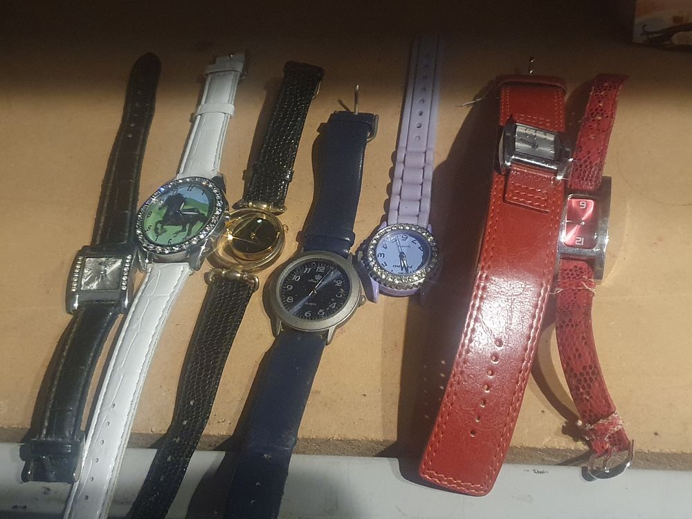Lot 220: Watch lot