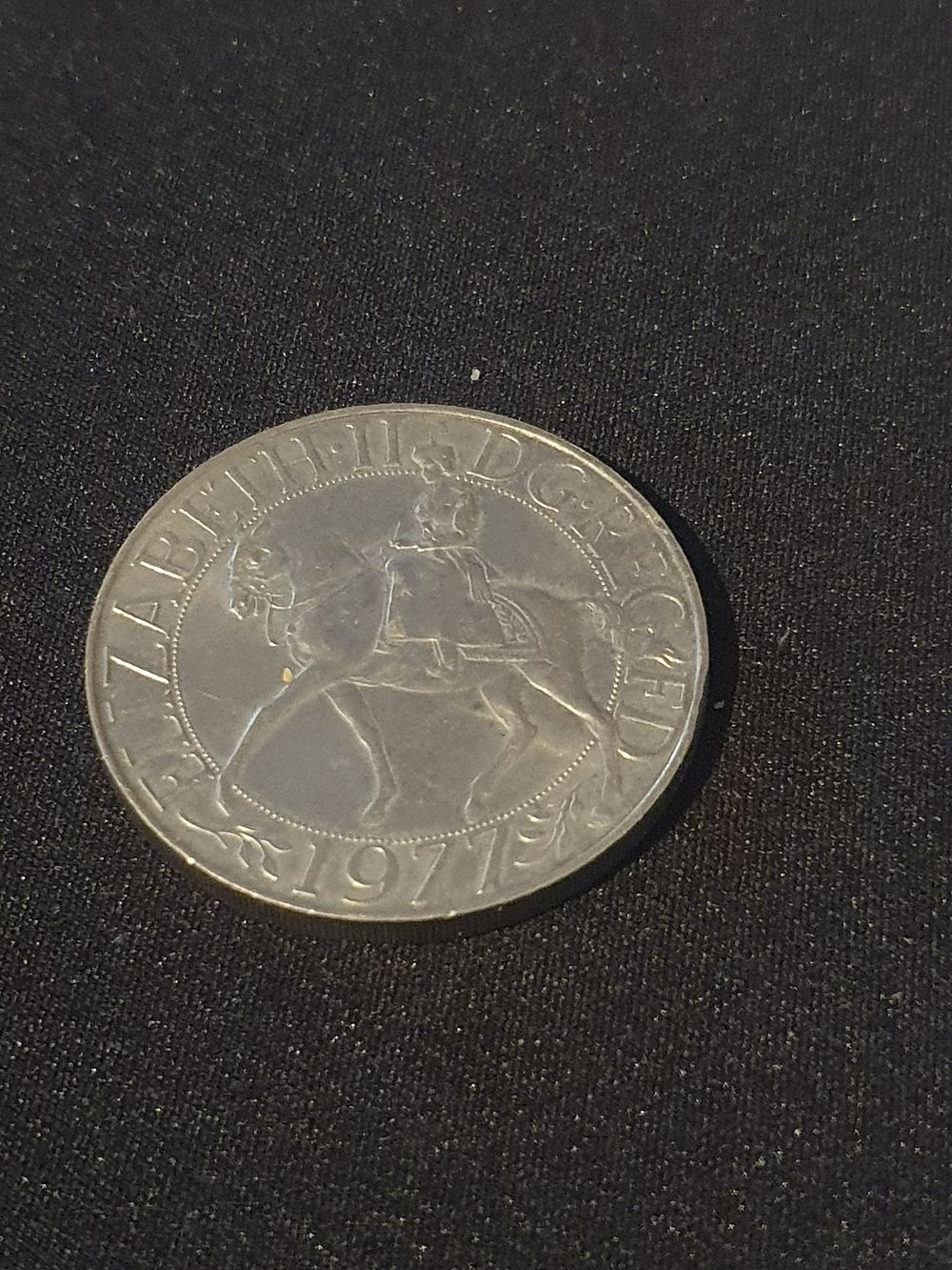 Lot 156a: 1977 Churchill coin