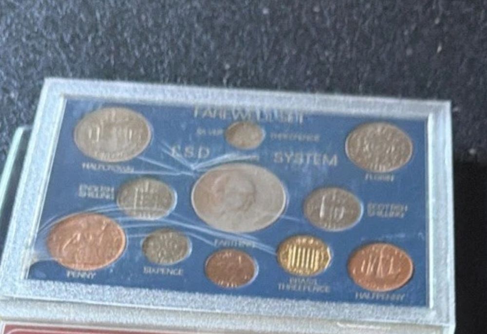 Lot 270: Cased coin set