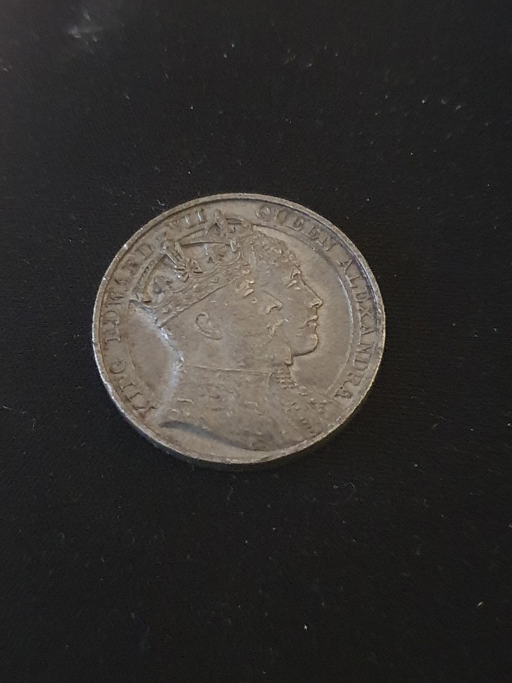 Lot 324: Vintage coin
