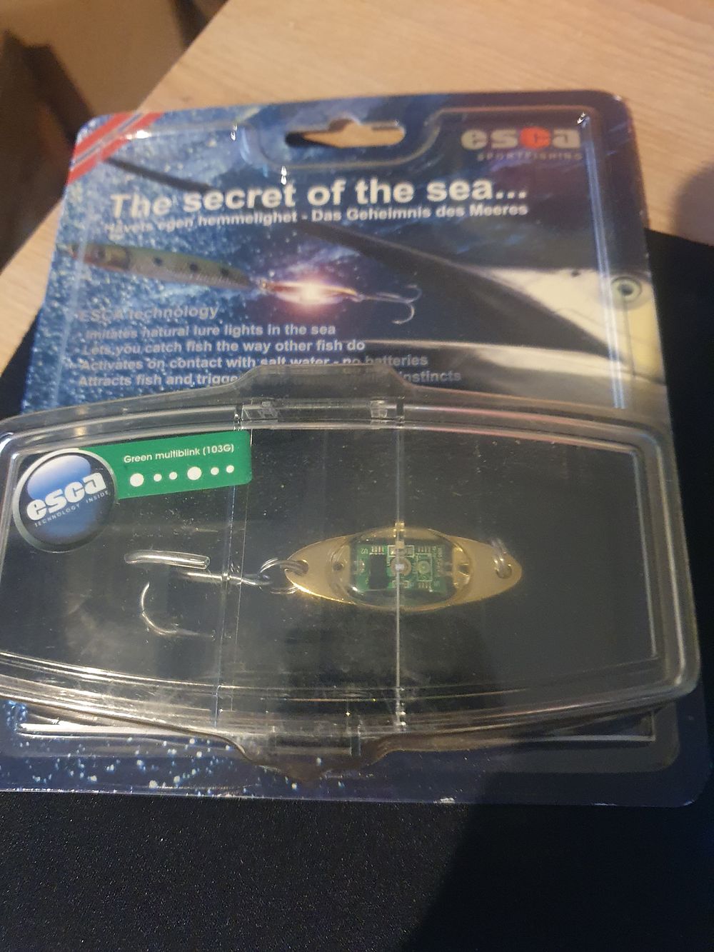 Lot 346: New secret of the sea light up fishing lure