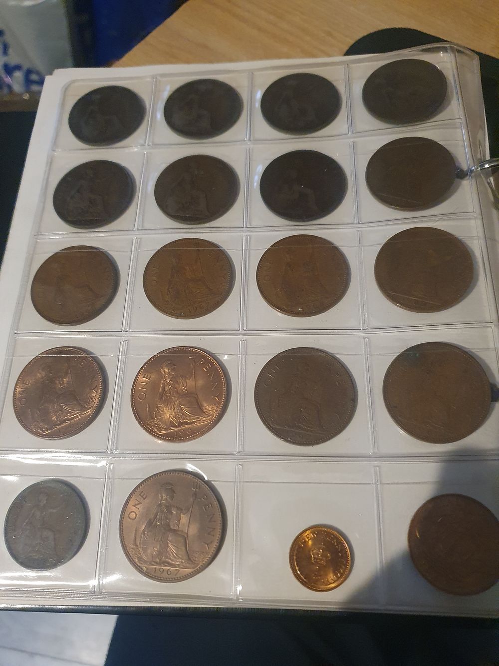 Lot 141: Joblot of vintage coins