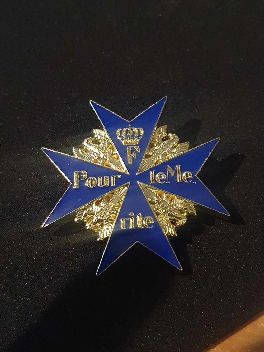 Lot 164: Pour le Merit French Military Award Pin Gold Enameled