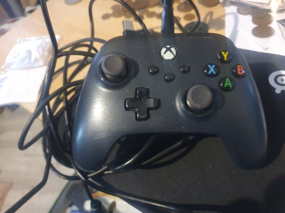 Lot 185: Xbox controller with leads