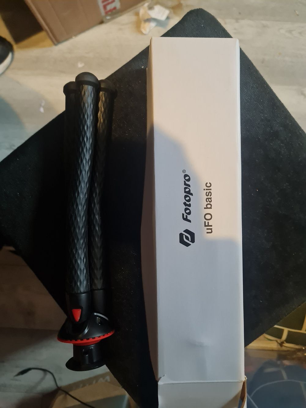 Lot 373: Boxed tripod