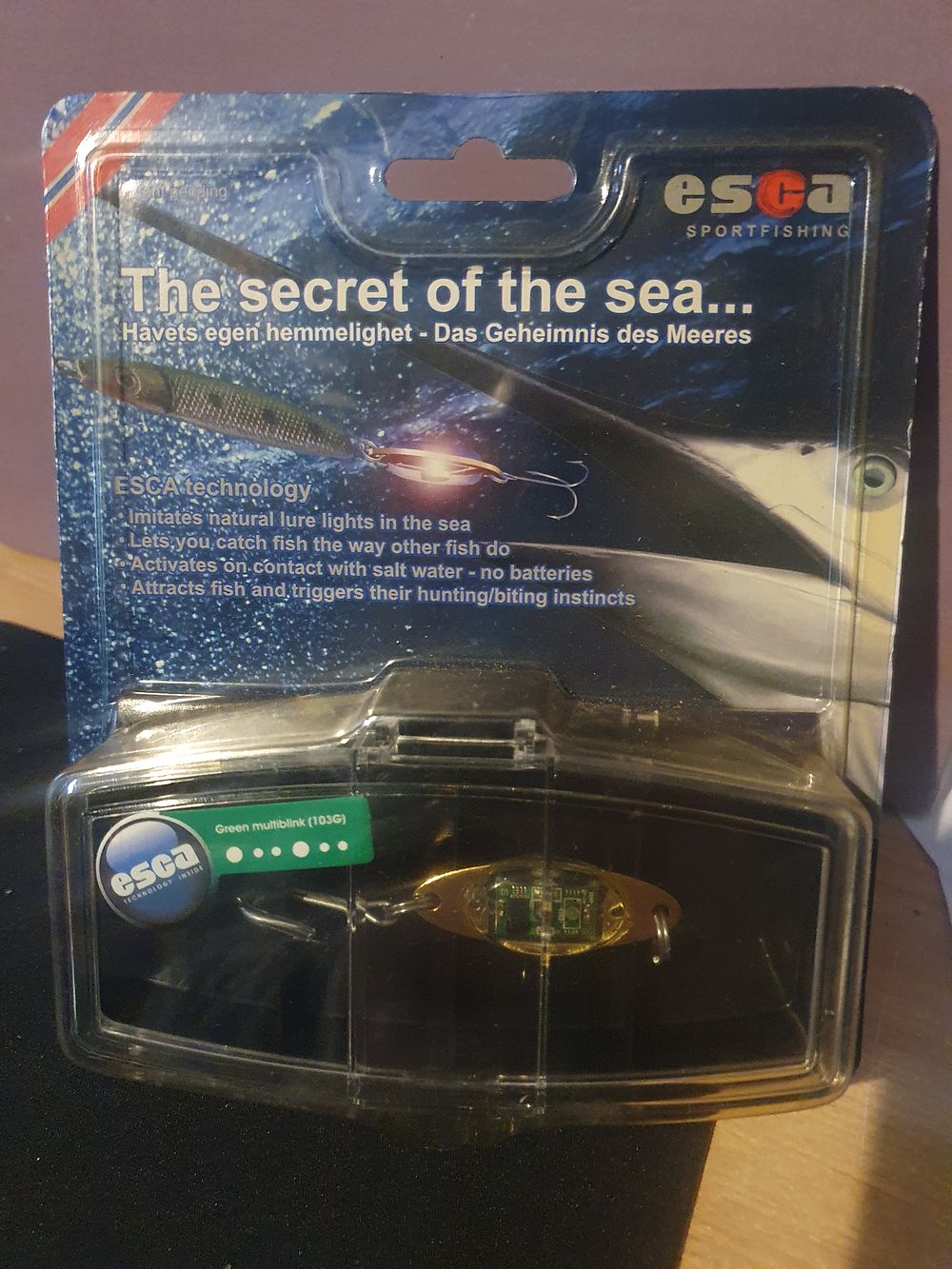 Lot 207: The secret of the sea light up fishing lure