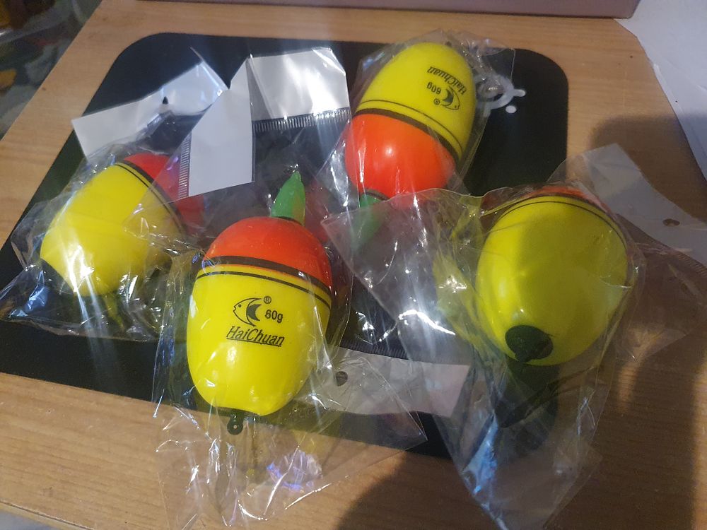 Lot 379: New fishing light up floats