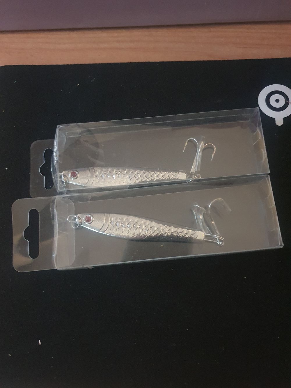 Lot 211: 2 new fishing lures