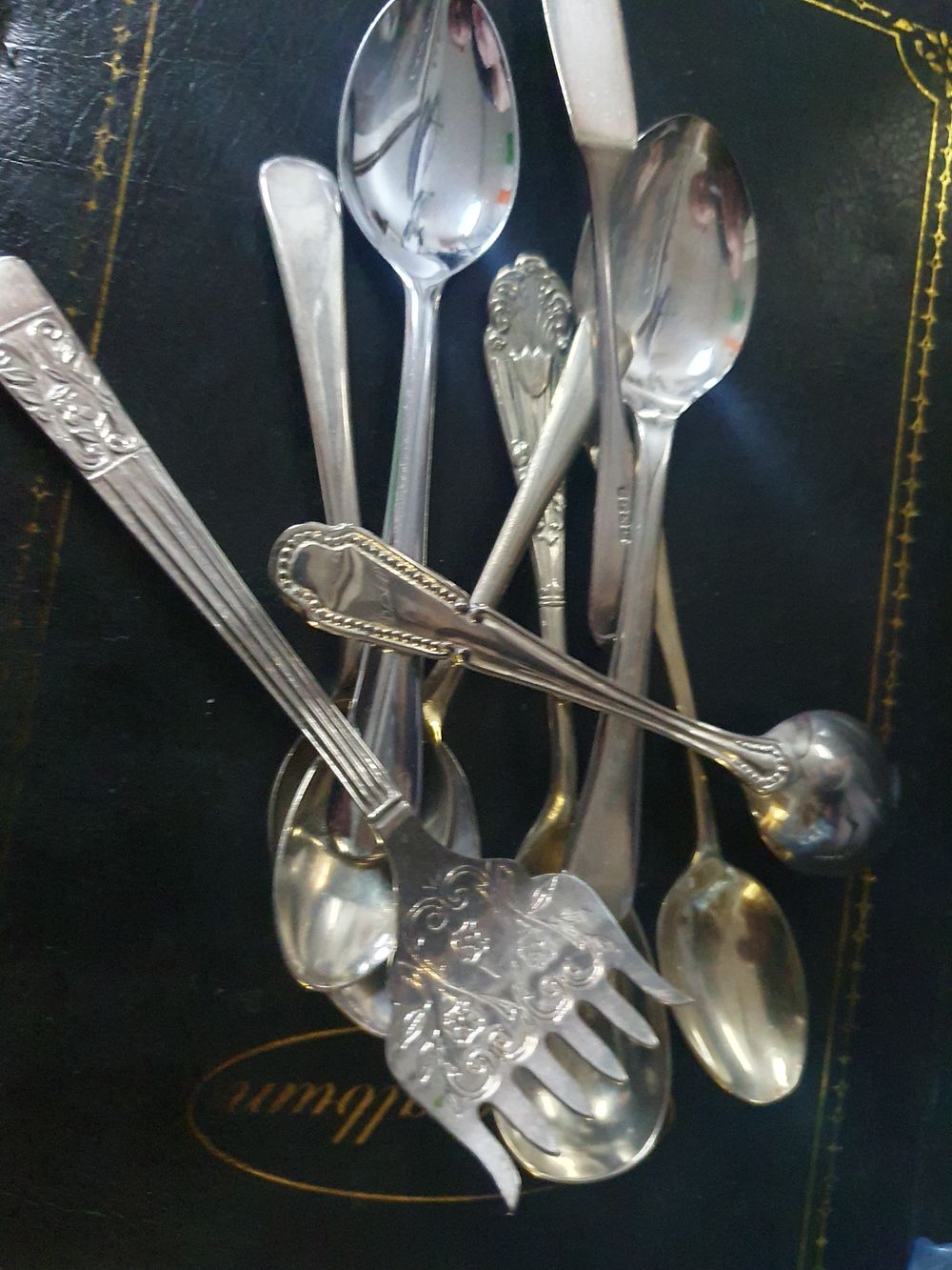 Lot 224: Vintage cutlery
