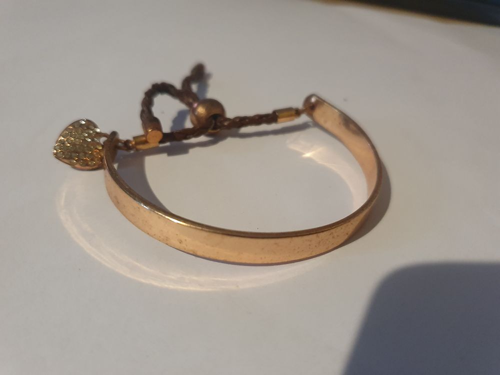 Lot 254: Copper bangle