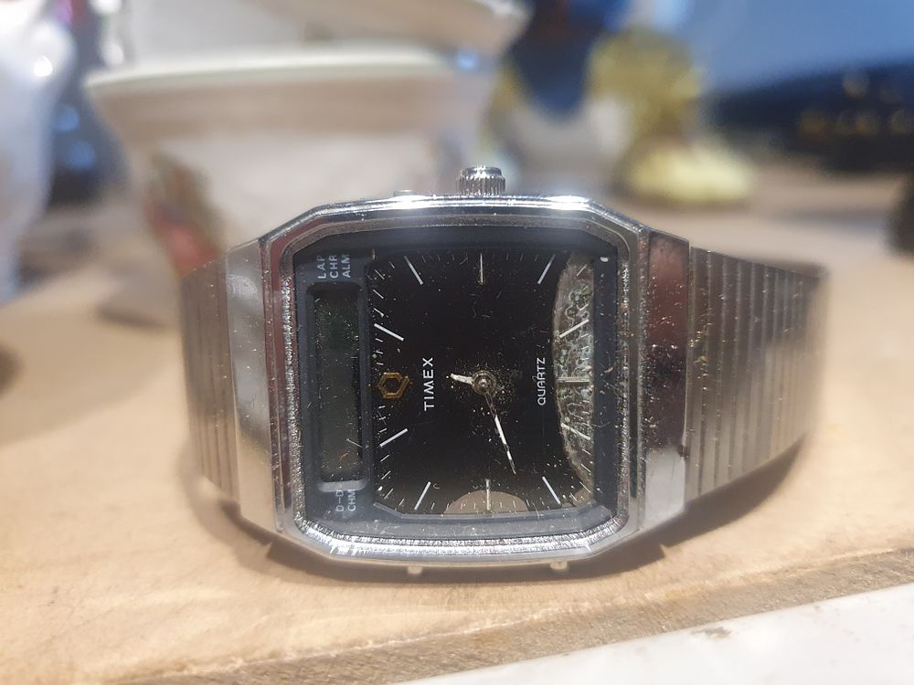 Lot 319: Vintage timex watch