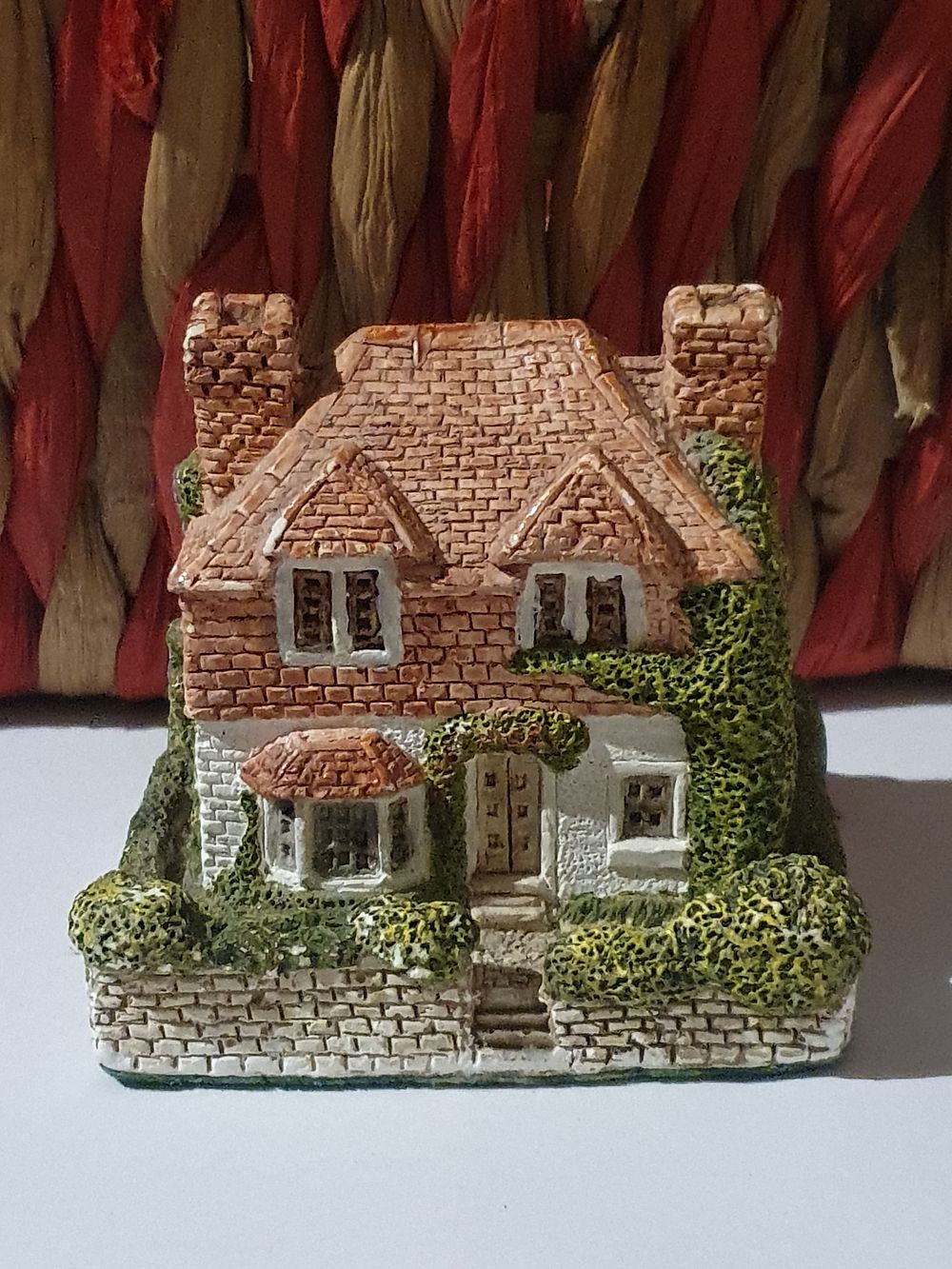 Lot 98: Small cottage