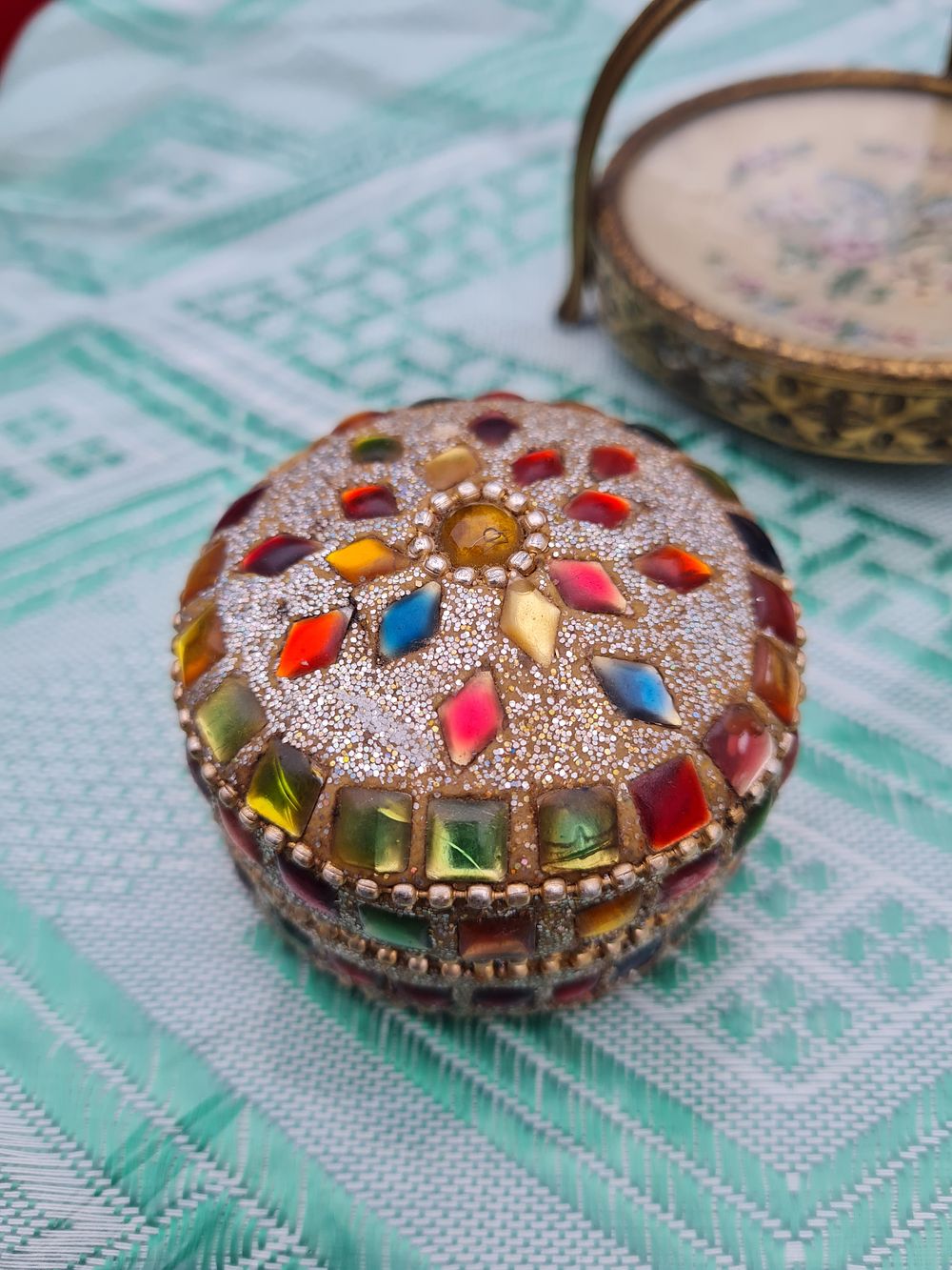 Lot 121: Trinket box