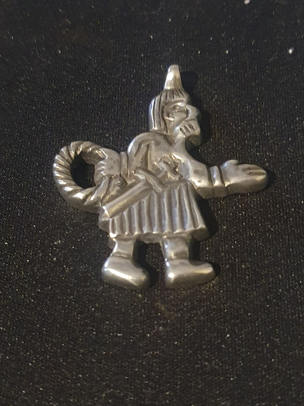 Lot 211: Pewter pendant