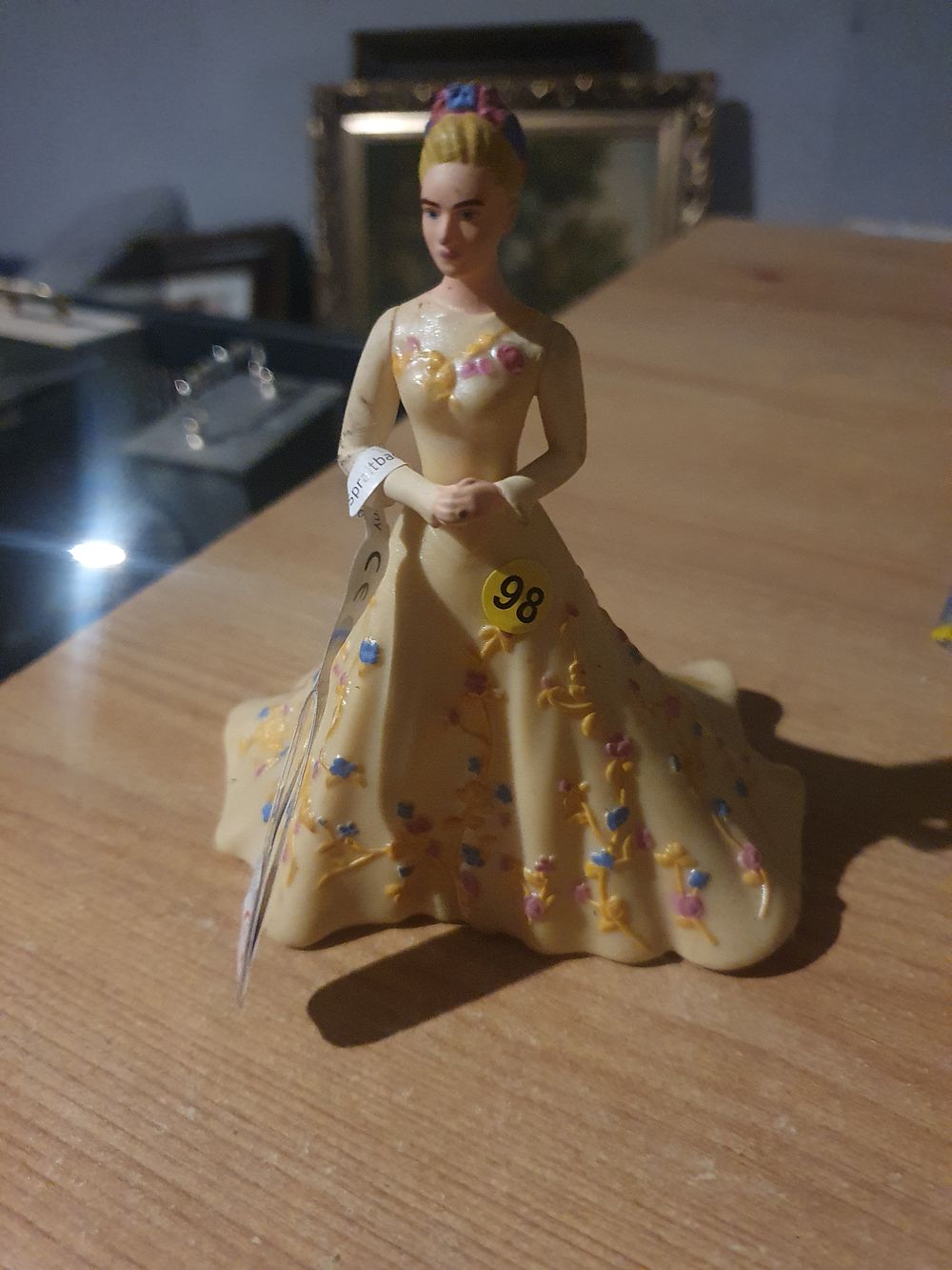 Lot 264: Lady figure