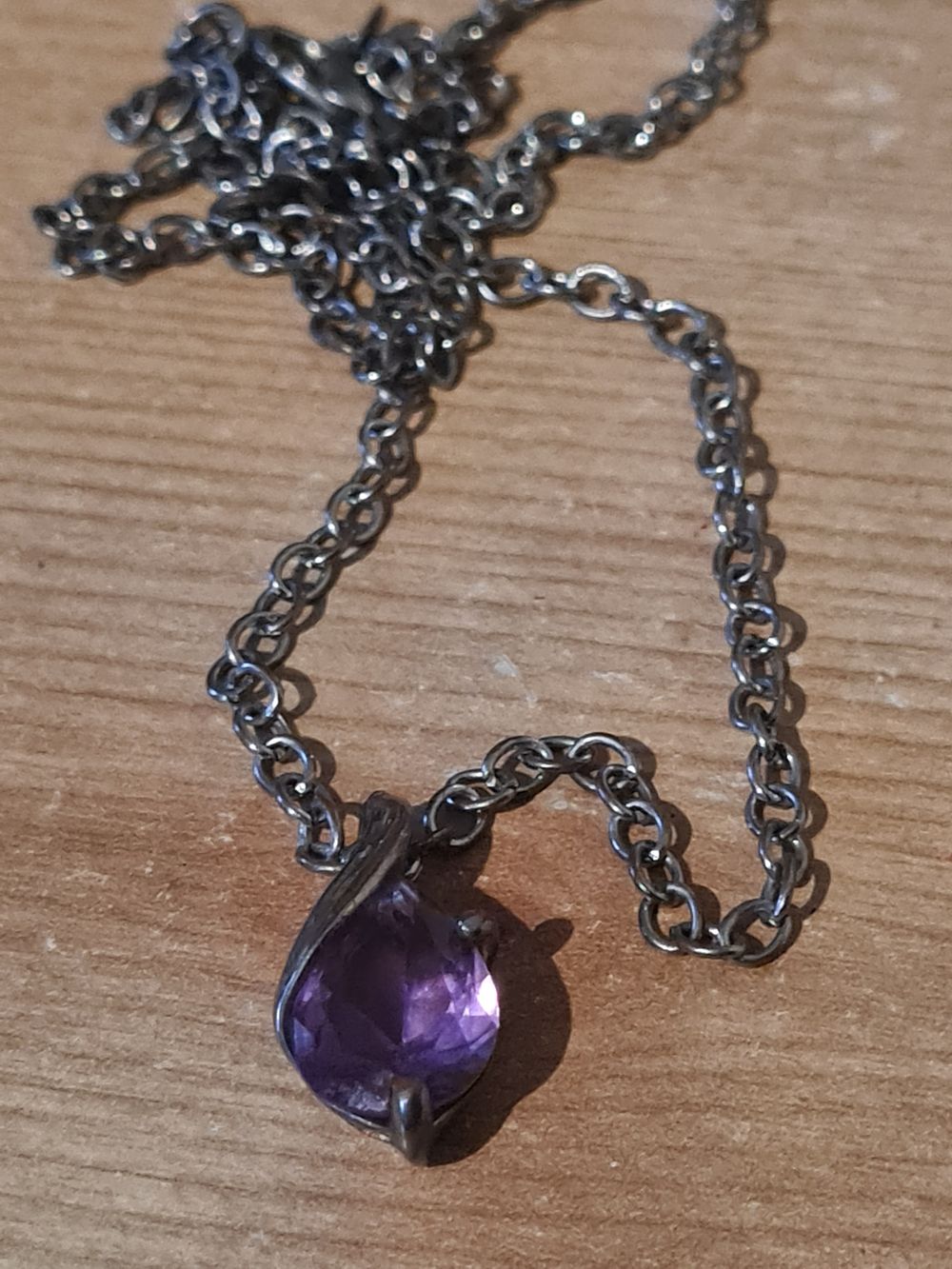 Lot 283: Vintage pendent & chain