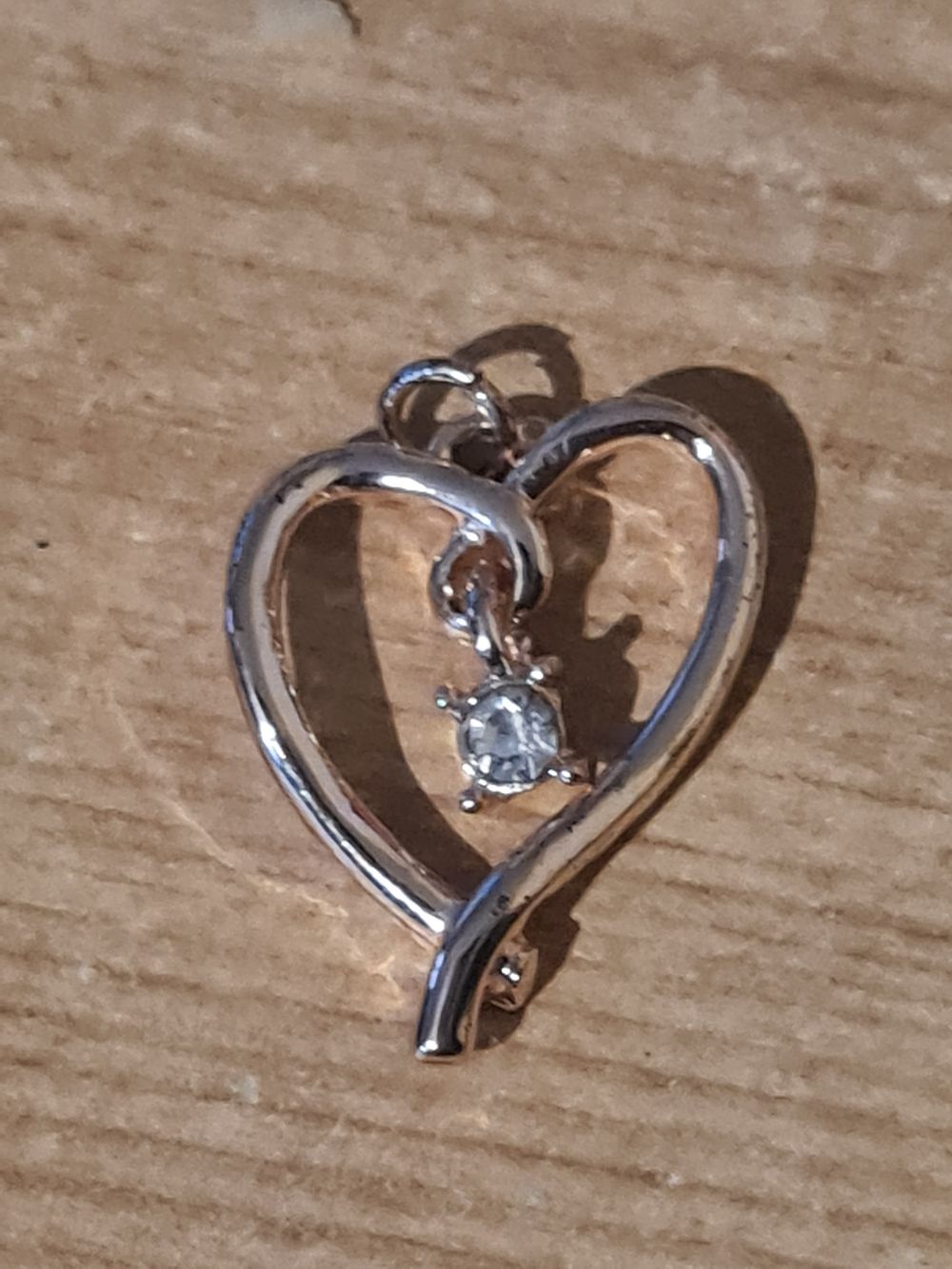 Lot 284: Heart pendant