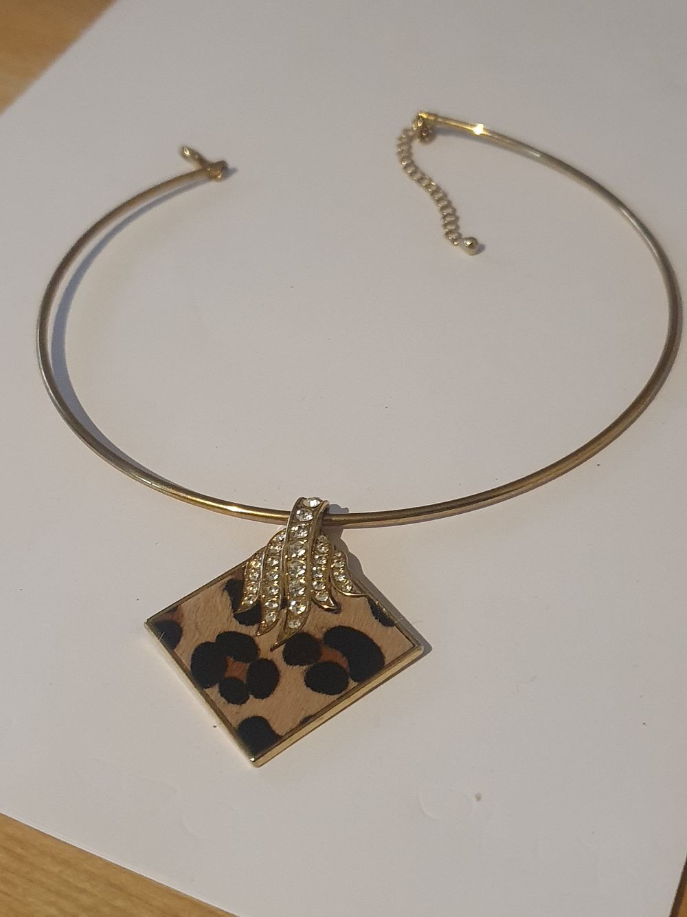 Lot 278: Beautiful Ladies chain large pendant