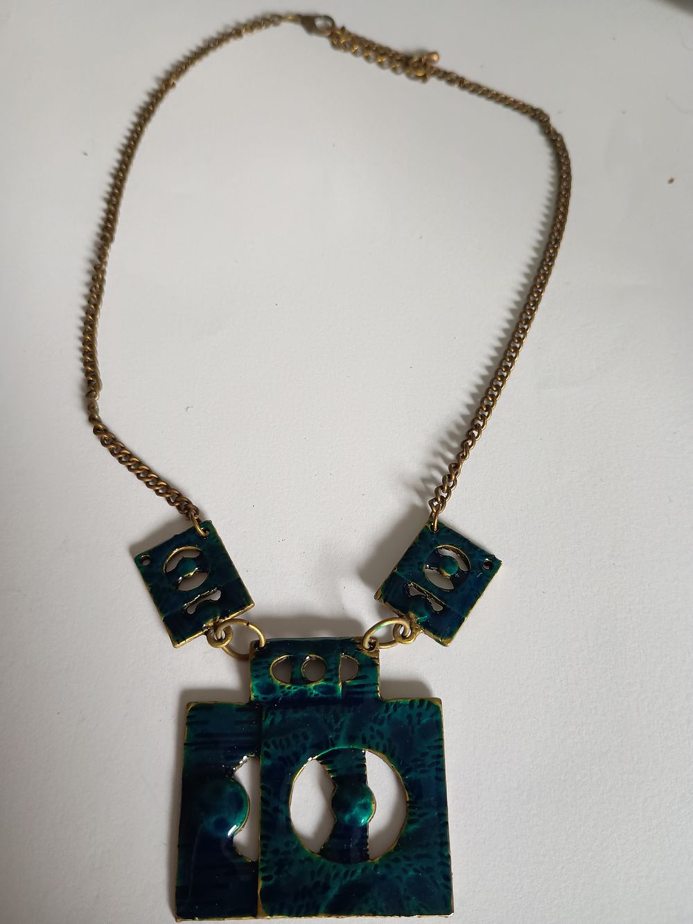 Lot 303: Triple Pendant Chain