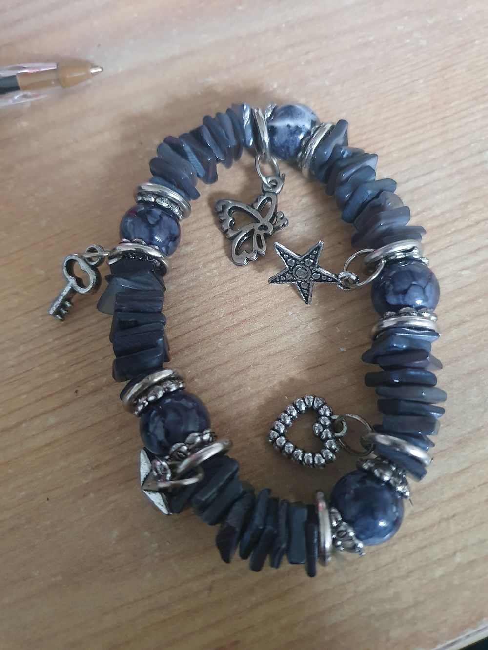 Lot 324: Ladies bracelet
