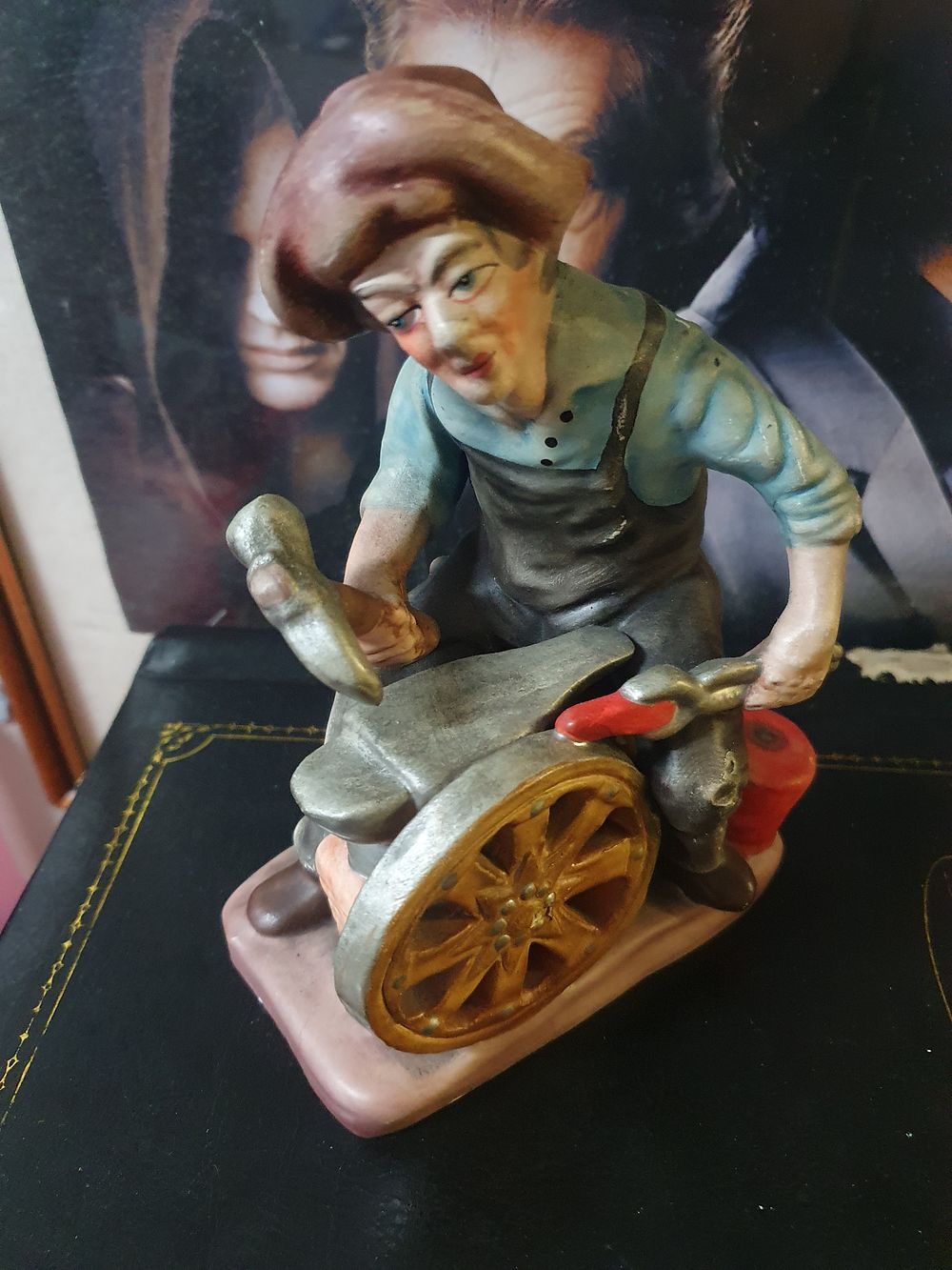 Lot 115: Vintage figure