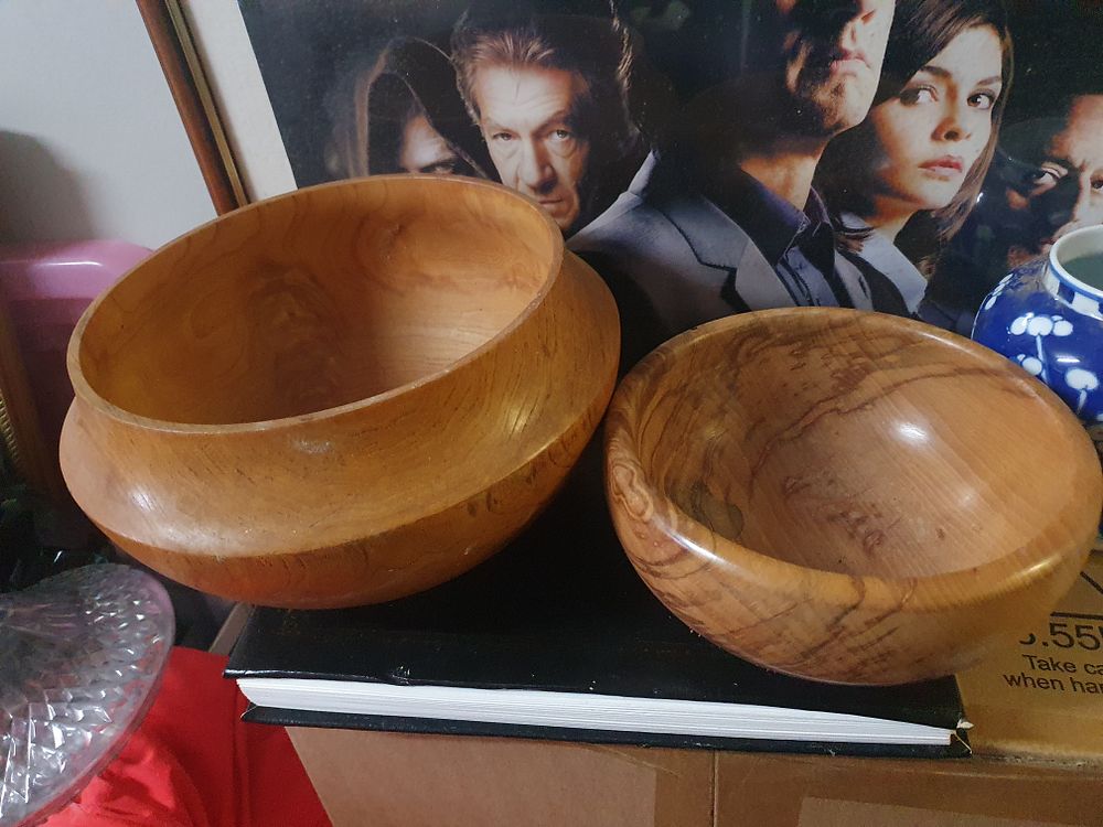 Lot 116: 2 wooden bowls