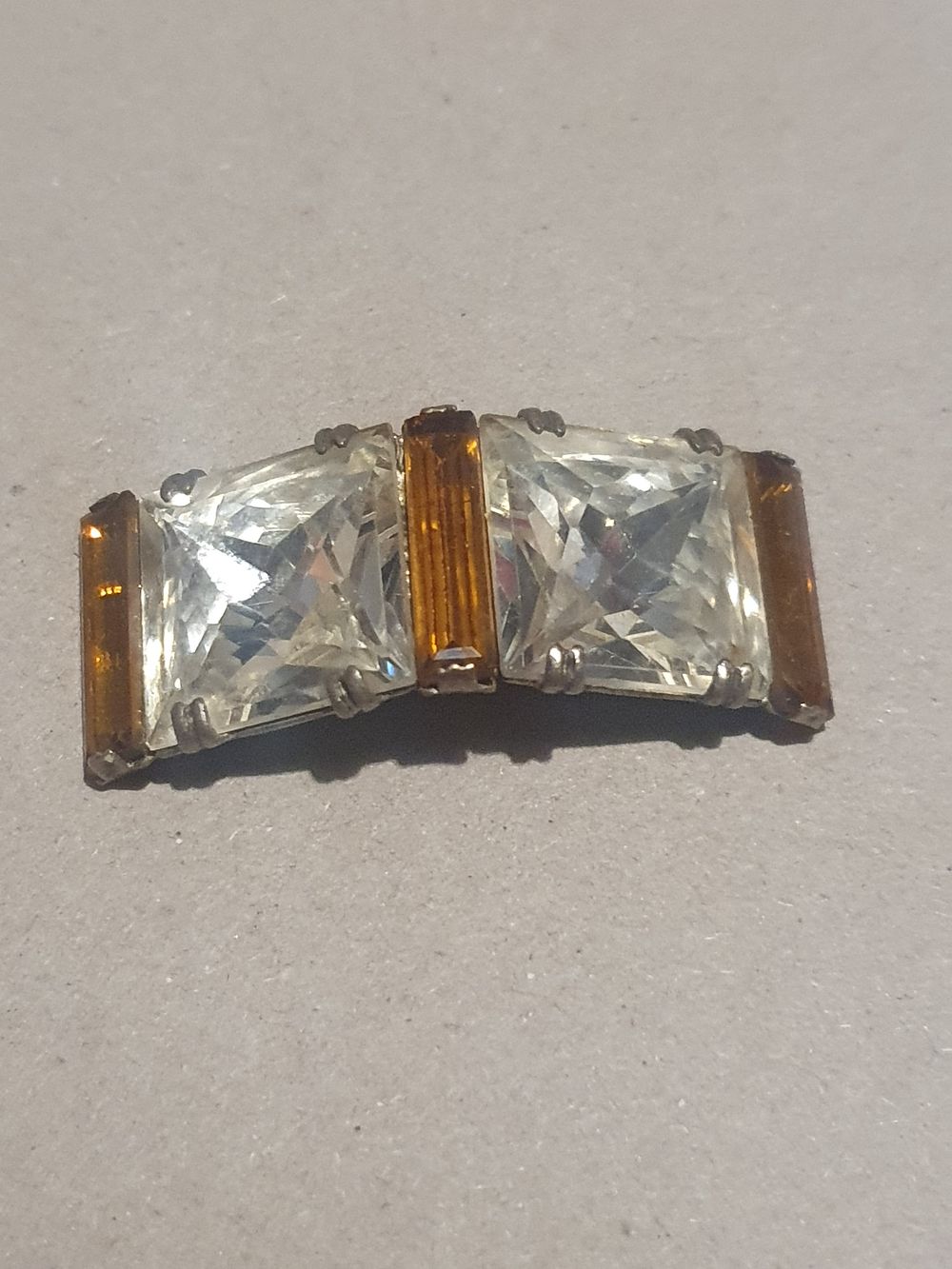 Lot 217: Vintage broach