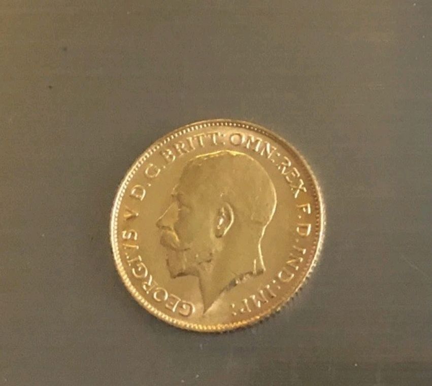 Lot 234: 22ct Gold Half Sovereign