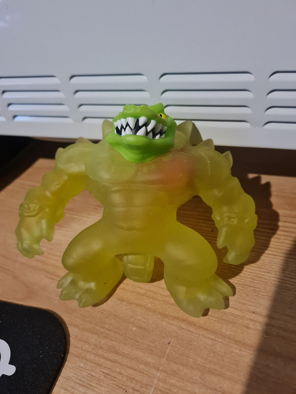 Lot 188r: Heroes of Goo Jit Zu Thrash Hero Toy Figure